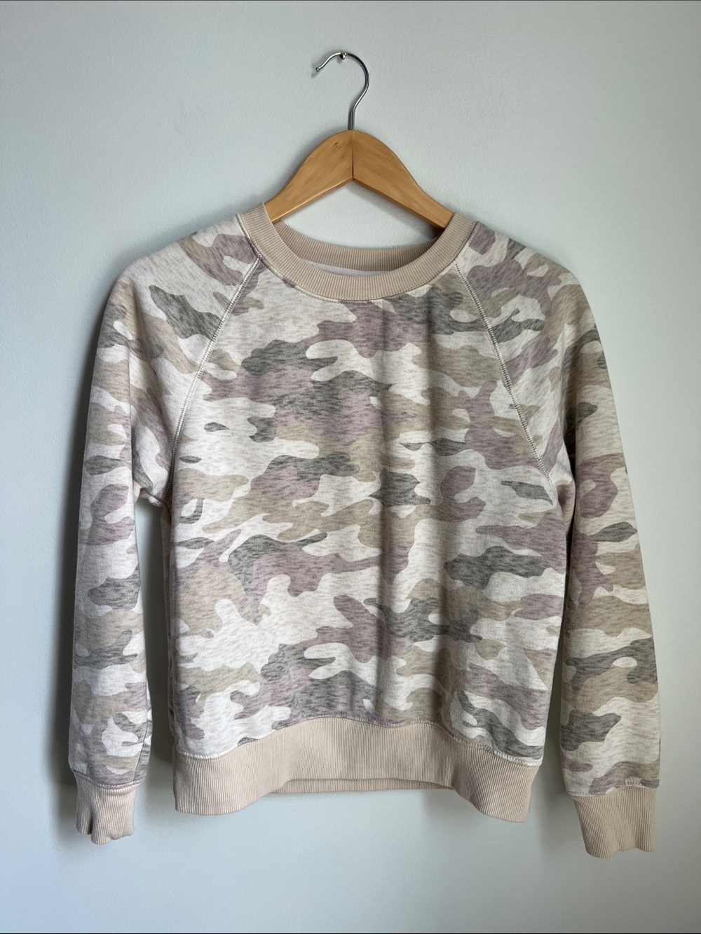 Old Navy | Women’s Easy Vintage Beige & Gray Camo Sweatshirt #608203-05 Size XS